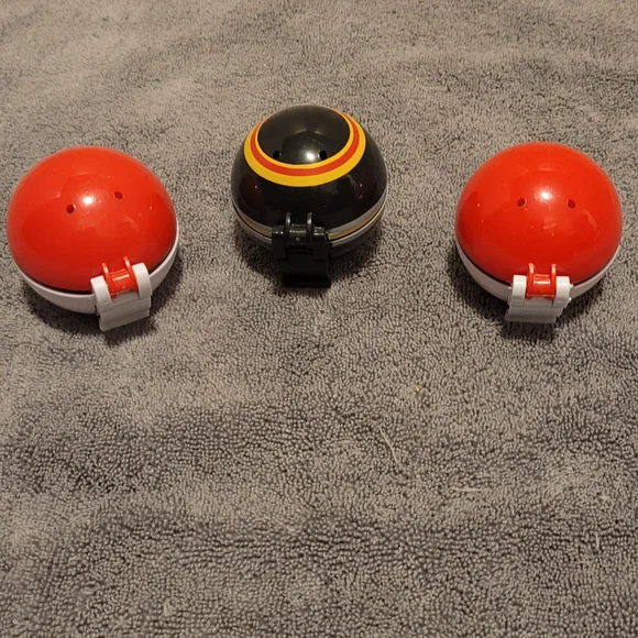 Set of 3 Clip N Go Pokemon Red and Black Pokeball Set - Picture 2 of 7